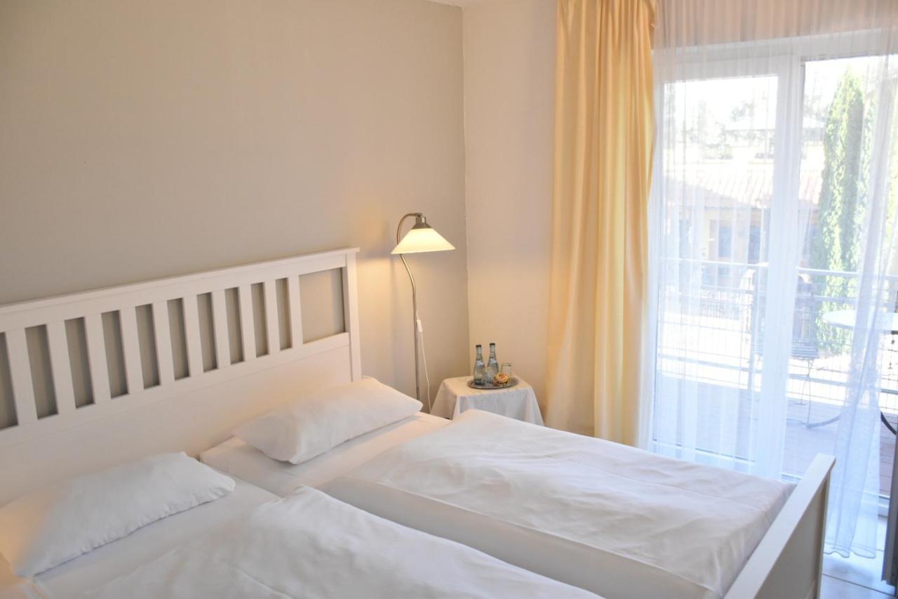 Hotel Kamps Ehrstädt エクステリア 写真